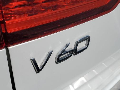 2022 Volvo V60 Cross Country T5