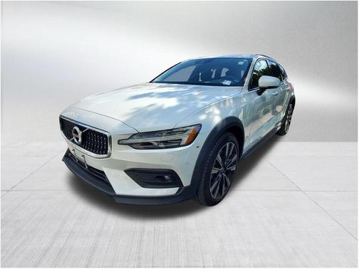 2022 Volvo V60 Cross Country T5