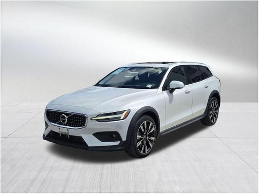 2022 Volvo V60 Cross Country T5