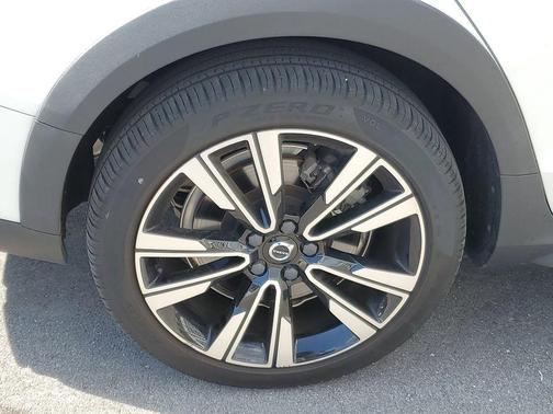 2022 Volvo V60 Cross Country T5
