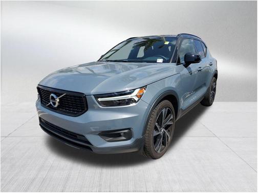 2022 Volvo XC40 T4 R-Design