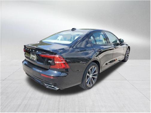 2022 Volvo S60 B5 Momentum