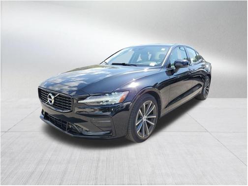 2022 Volvo S60 B5 Momentum