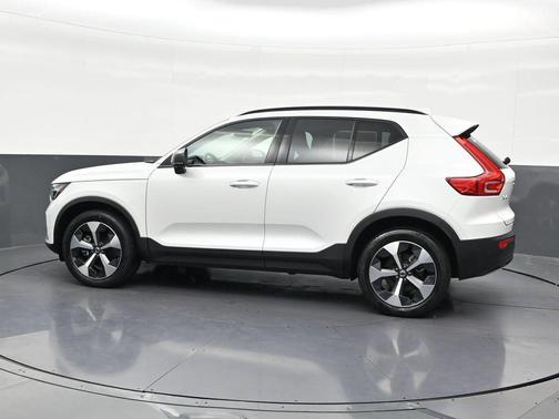 Crystal White 2024 Volvo XC40 B5 Plus Dark Theme