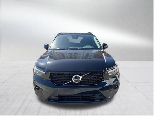 2026 Volvo XC40 B4 Plus