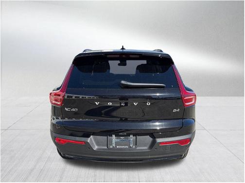 2026 Volvo XC40 B4 Plus