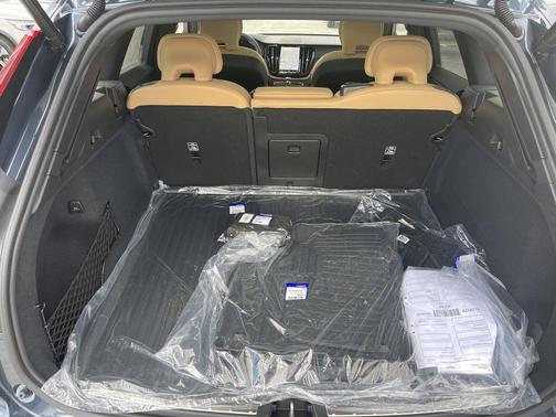 2025 Volvo XC60 B5 Ultra