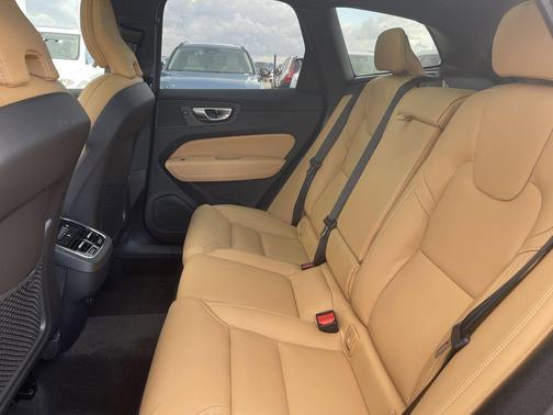 2025 Volvo XC60 B5 Ultra