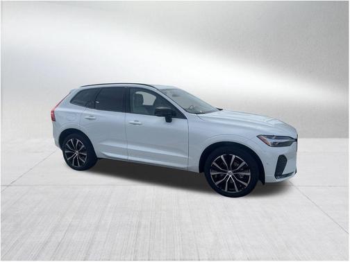 2025 Volvo XC60 B5 Plus