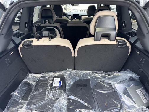 2025 Volvo XC90 Plug-In Hybrid T8 Plus 7-Seater