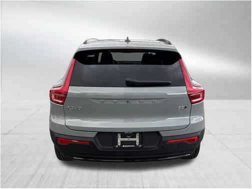 2026 Volvo XC40 B5 Plus