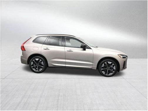 Bright 2026 Volvo XC60 B5 Plus