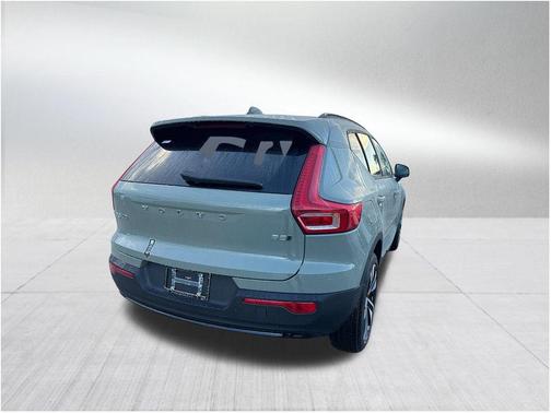 2025 Volvo XC40 B5 Plus Dark Theme