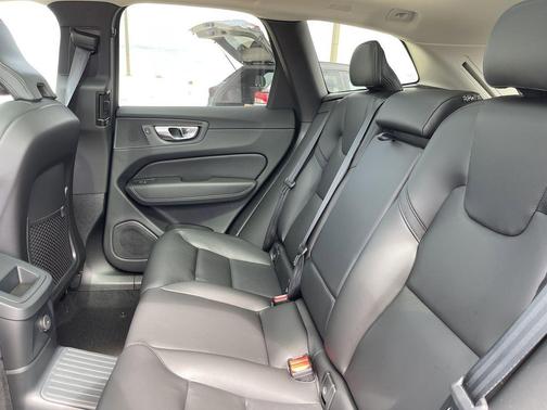 2025 Volvo XC60 Plug-In Hybrid T8 Core