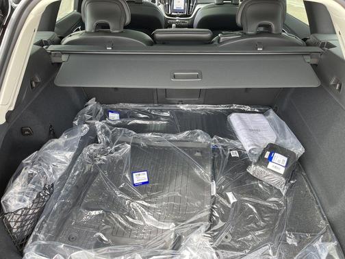 2025 Volvo XC60 Plug-In Hybrid T8 Core