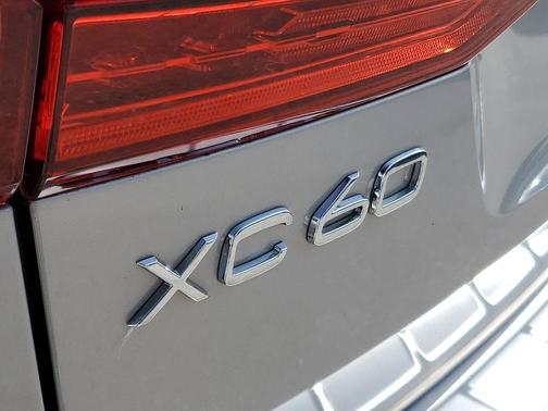 2022 Volvo XC60 B5 Inscription