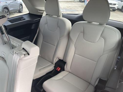 2025 Volvo XC90 B6 Plus 7-Seater