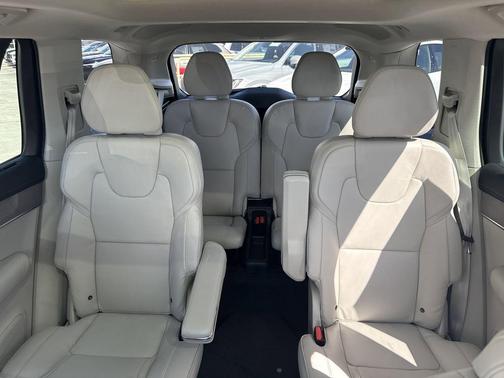2026 Volvo XC90 B5 ULTRA