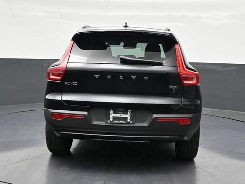 Onyx Black 2026 Volvo XC40 B5 Ultra