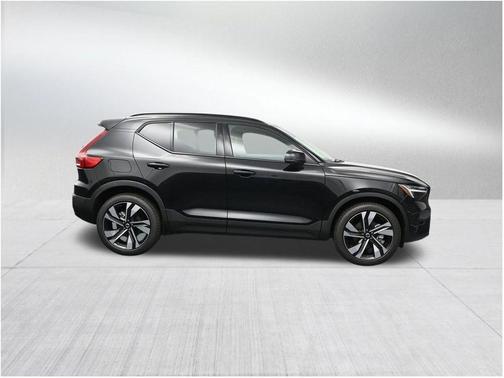 Onyx Black 2026 Volvo XC40 B5 Ultra