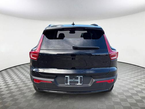 2026 Volvo XC40 B5 Ultra