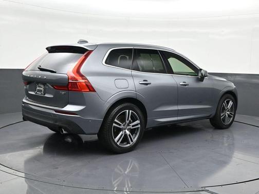 2019 Volvo XC60 Recharge Plug-In Hybrid T8 Momentum
