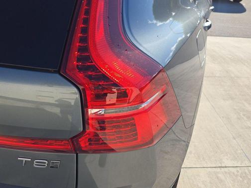 2019 Volvo XC60 Recharge Plug-In Hybrid T8 Momentum