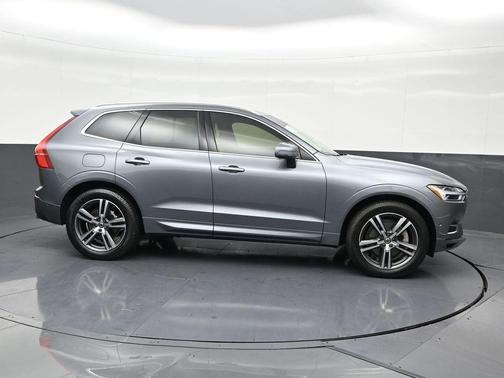 2019 Volvo XC60 Recharge Plug-In Hybrid T8 Momentum