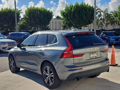 2019 Volvo XC60 Recharge Plug-In Hybrid T8 Momentum
