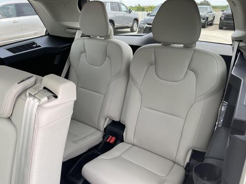 2025 Volvo XC90 B6 Plus 7-Seater