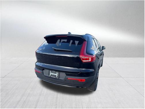 2026 Volvo XC40 B5 Ultra Black Edition