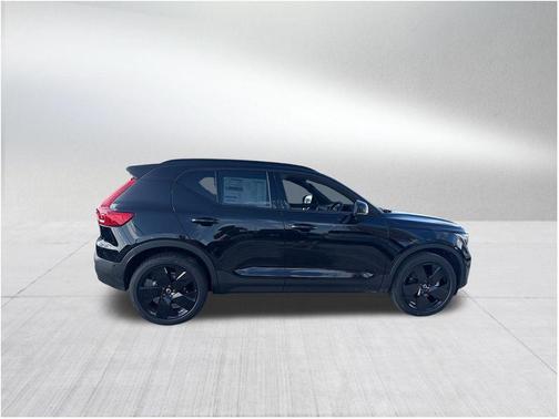 2026 Volvo XC40 B5 Ultra Black Edition