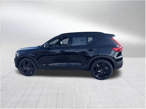 2026 Volvo XC40 B5 Ultra Black Edition