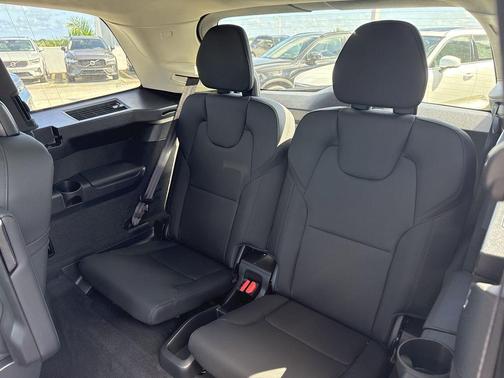 2025 Volvo XC90 B5 Plus