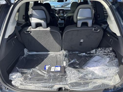 2025 Volvo XC90 B5 Plus