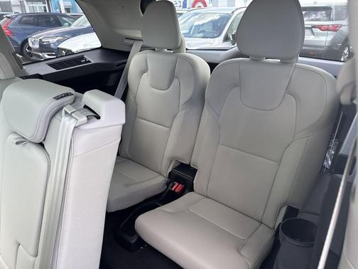 2025 Volvo XC90 B6 Plus 7-Seater