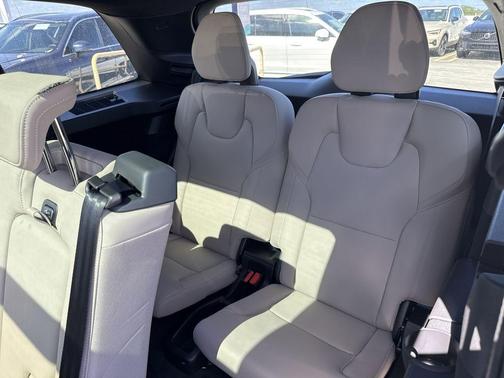 2025 Volvo XC90 Plug-In Hybrid T8 Core 7-Seater