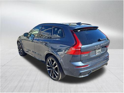2024 Volvo XC60 B5 Ultimate Dark Theme