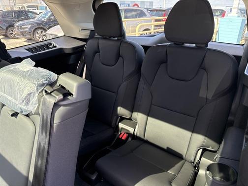 2025 Volvo XC90 Plug-In Hybrid T8 Plus 7-Seater