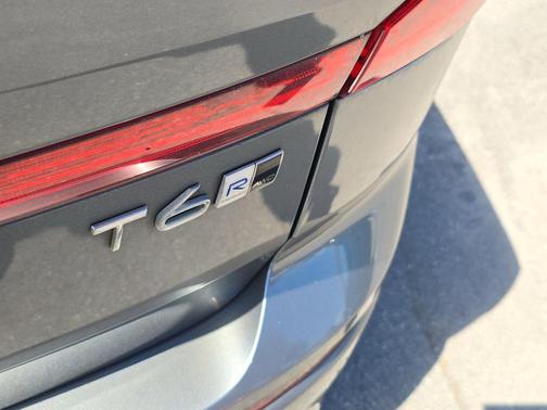 2018 Volvo XC60 T6 R-Design