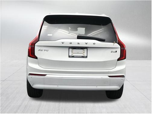 Crystal White Pearl 2026 Volvo XC90 B6 Ultra 7-Seater