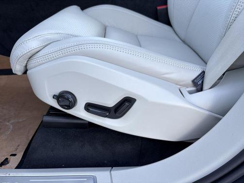 2026 Volvo XC90 Plug-In Hybrid T8 Ultra 7-Seater