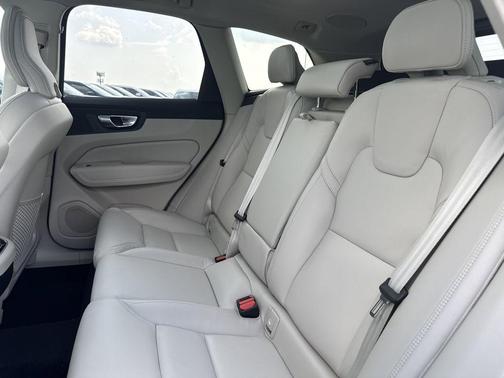 2026 Volvo XC60 B5 Ultra