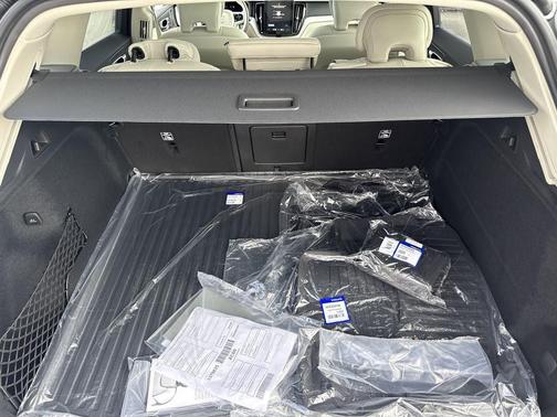 2026 Volvo XC60 B5 Ultra