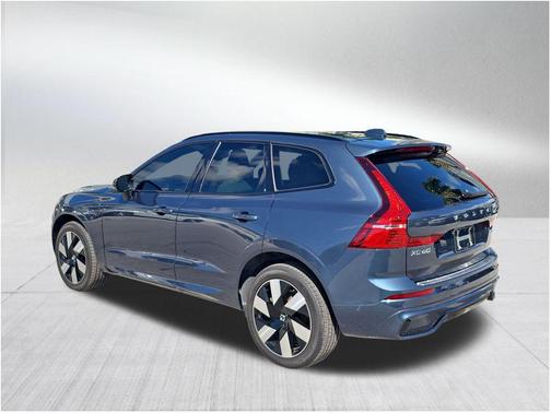2024 Volvo XC60 Recharge Plug-In Hybrid T8 Plus Dark Theme