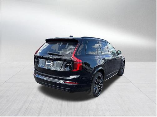 2026 Volvo XC90 B6 Ultra Dark Theme 7-Seater