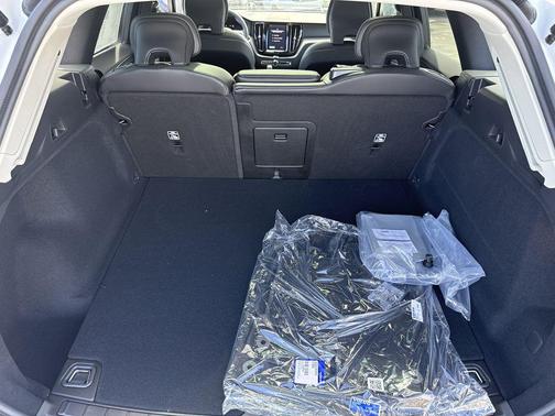2025 Volvo XC60 B5 Core