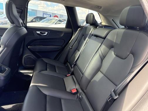 2025 Volvo XC60 B5 Core