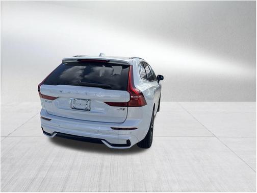 2025 Volvo XC60 B5 Core