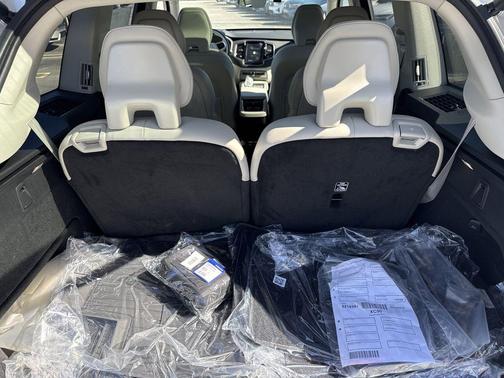 2025 Volvo XC90 B6 Ultra